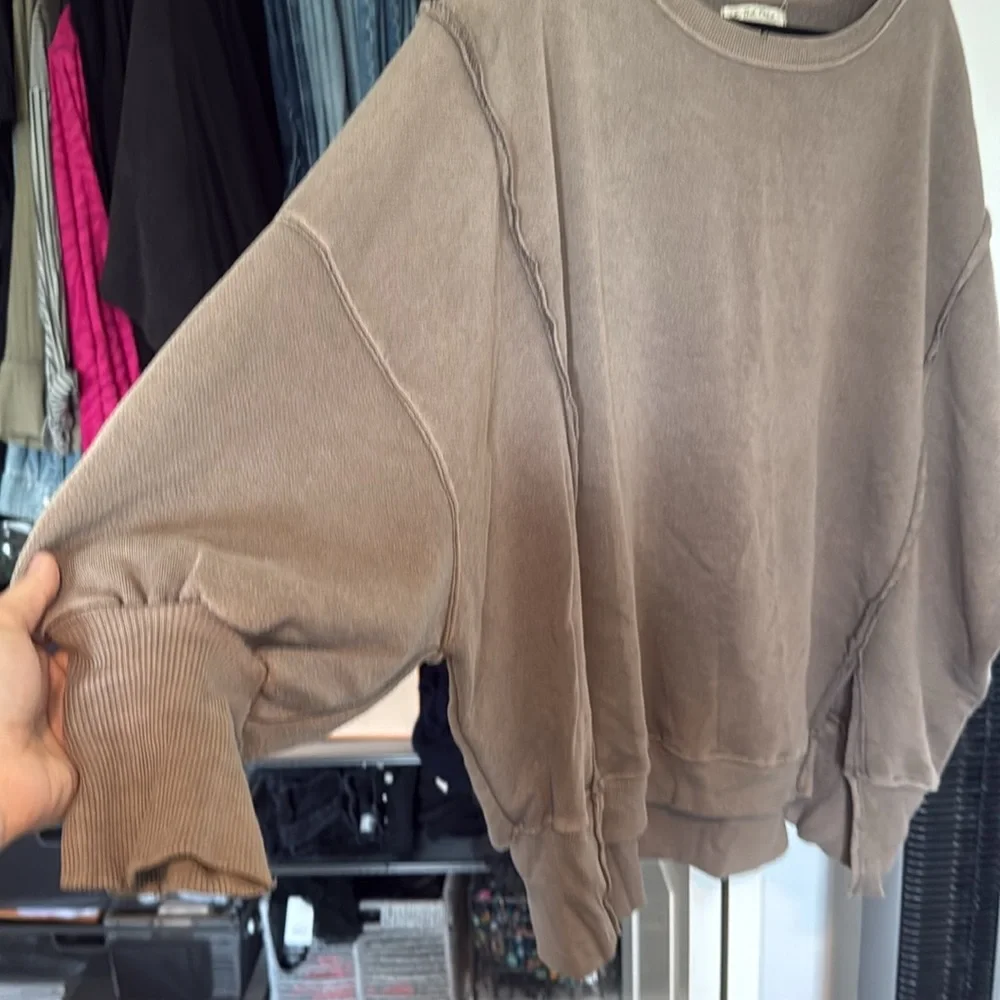 We the free Camden sweatshirt in Dolphin. Size large - Picture 3 of 3